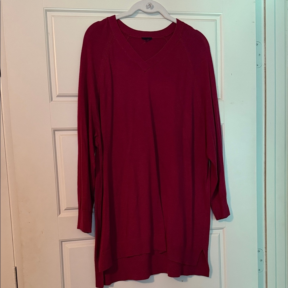 V-neck Long Sleeve Tunic Sweater in Deep Berry